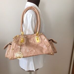 Calla Handbag with keychain.